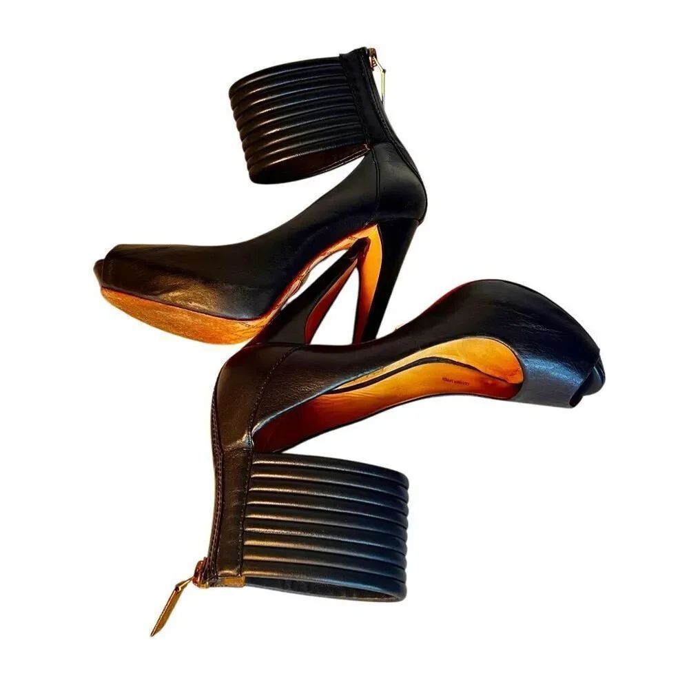 L.A.M.B. LAMB Black Leather Cuff Stilettos Peep Toe Heels Y2K Designer Size 6M - Picture 11 of 16